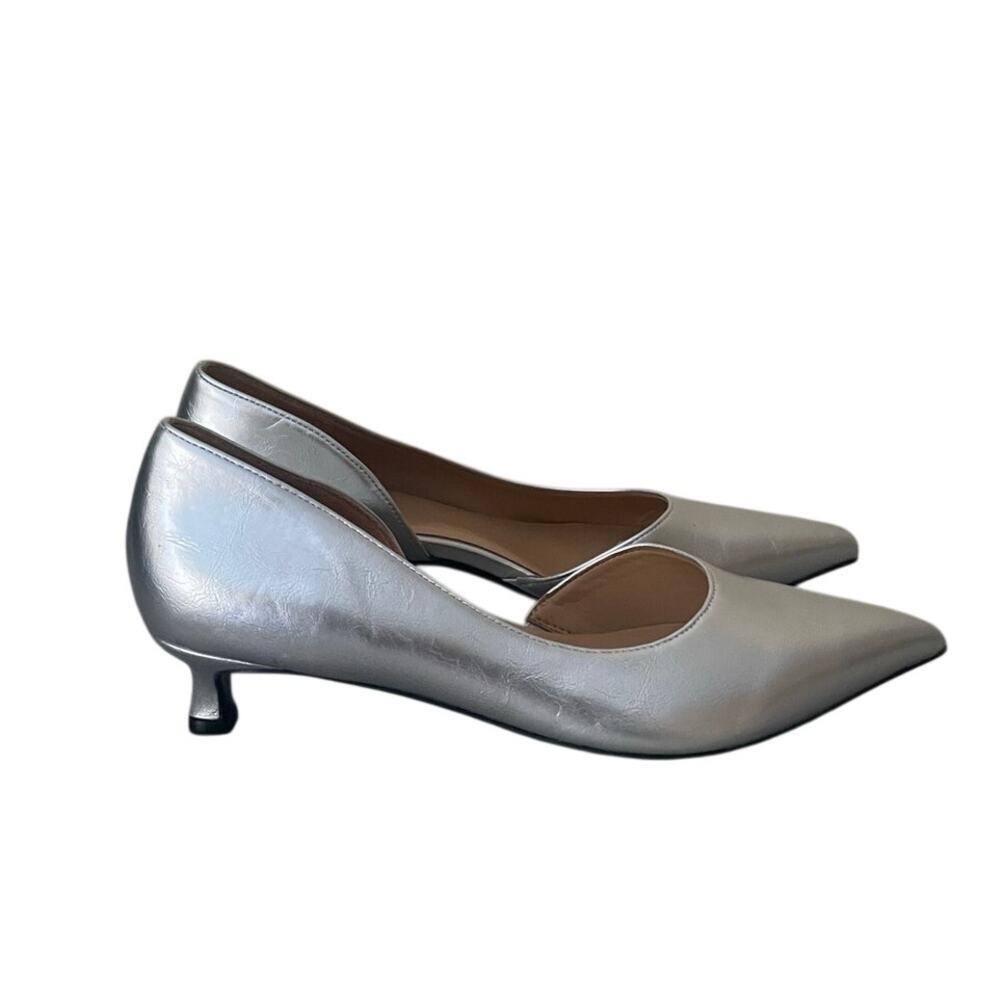 New Naturalizer Gallent Womens Size 7 Kitten Heel Silver Pumps